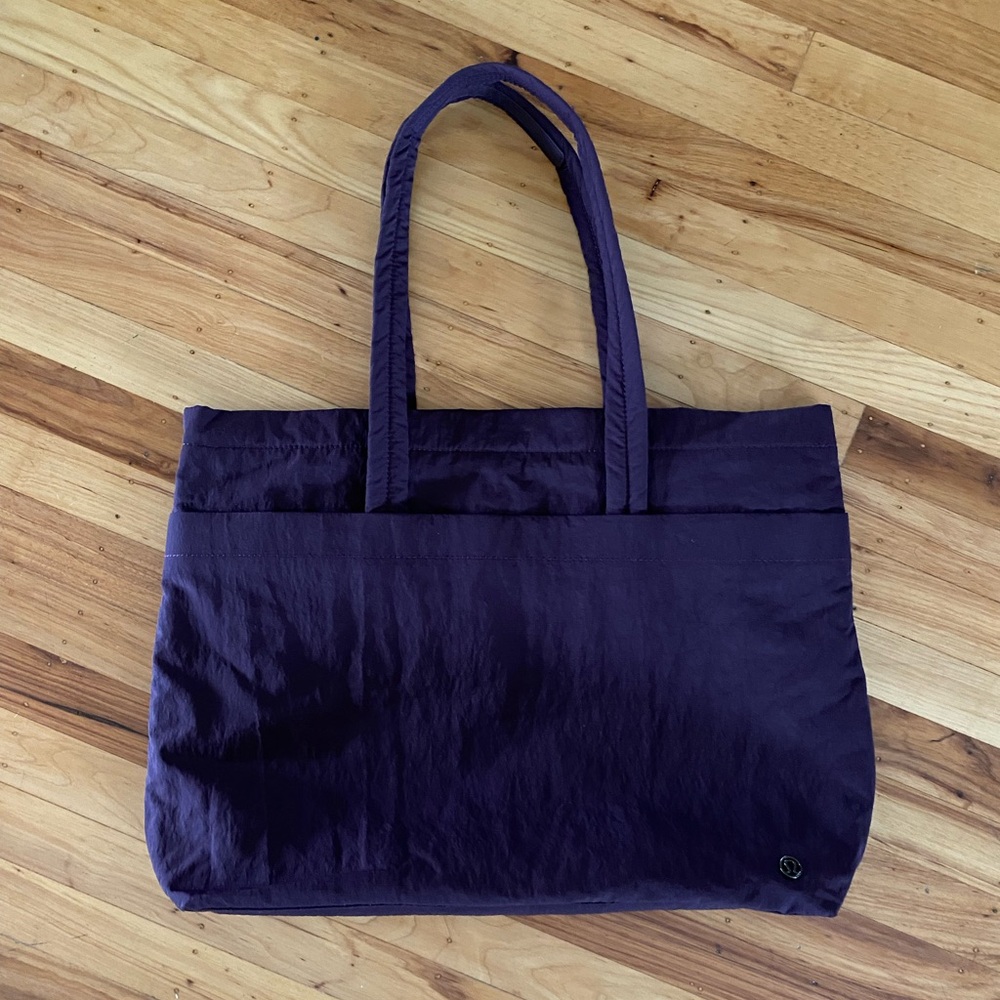 Lululemon On My Level Tote, 15L, like new